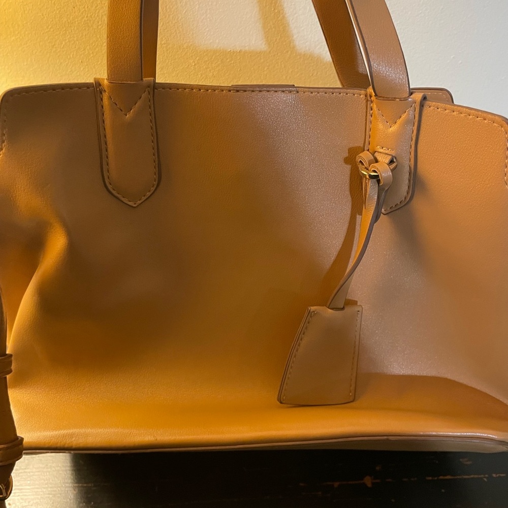 Crossbody double pockets with zipper in middle. Great Condition.